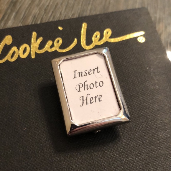 Vintage COOKIE LEE Silvertone Picture Frame Pin NWT - Picture 2 of 12